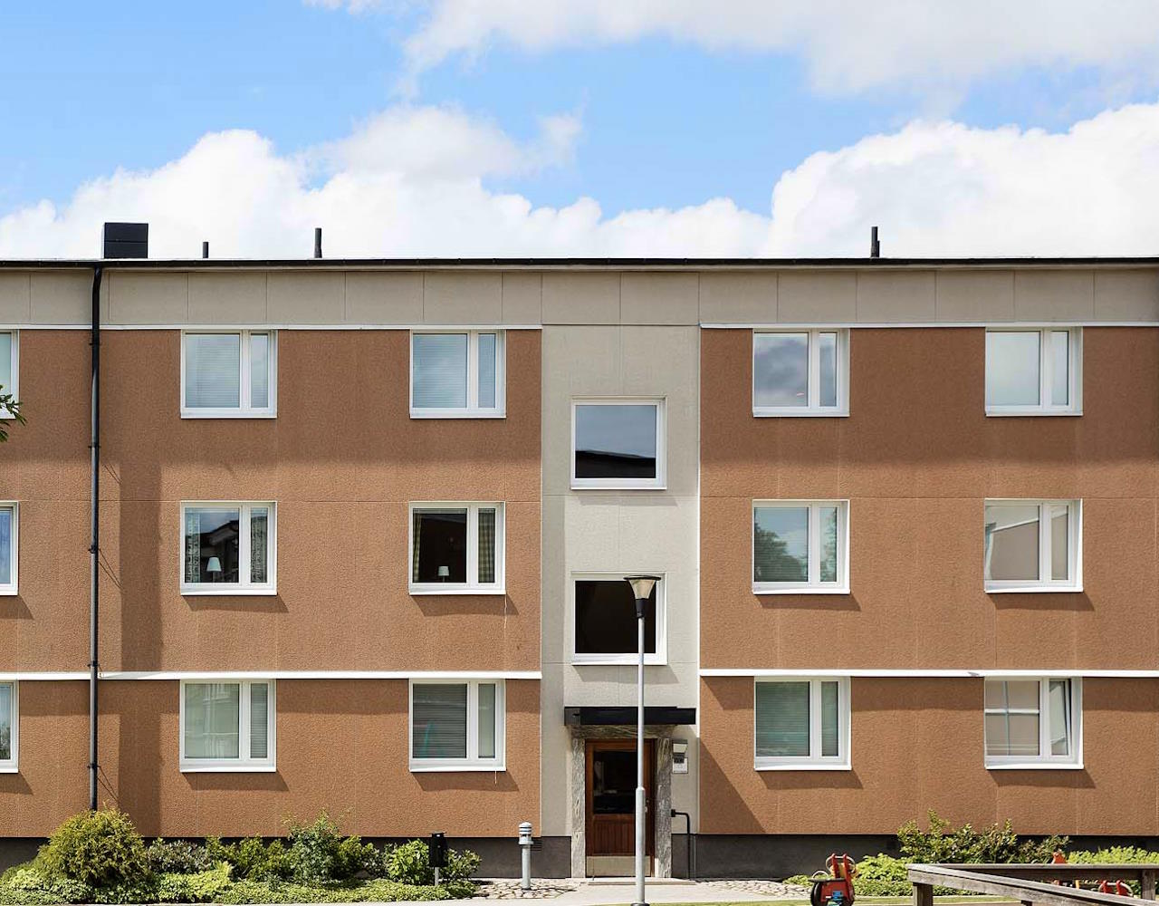 sänkta uppvärmningskostnader stilfullt ljuddämpande bättre inomhusklimat värdeökning på fastigheten ja listan med fördelar kan göras lång när det kommer till fönsterbyten